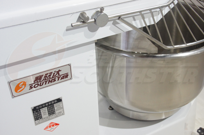 全自動(dòng)雙動(dòng)雙速50公斤和面機(jī) NFJ-50 側(cè)面 廣州賽思達(dá)公司 廠家直銷
