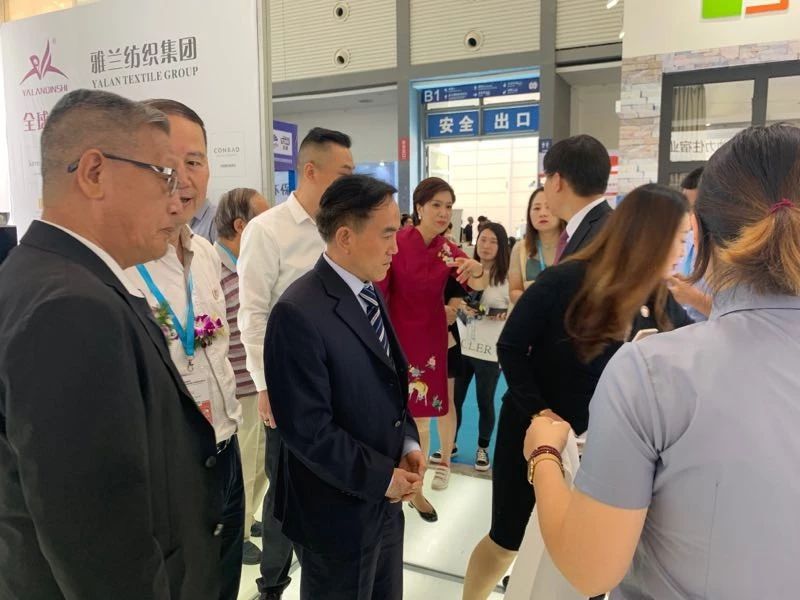 董事長(zhǎng)唐樹松參加第二十屆西安國際酒店設(shè)備暨旅游商品展覽會(huì) 董事長(zhǎng)唐樹松參加第二十屆西安國際酒店設(shè)備暨旅游商品展覽會(huì)