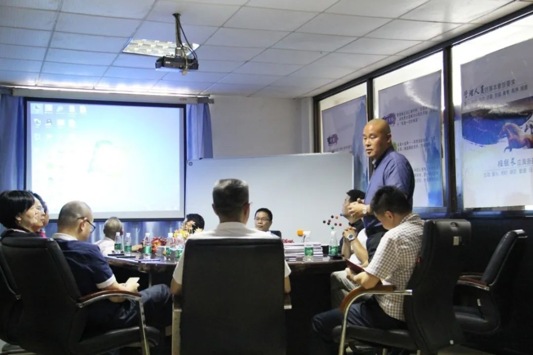 【賽思達(dá)烤箱】董事長參加《打造行業(yè)“1+1>2”聚合效應(yīng)》會(huì)議 【賽思達(dá)烤箱】董事長參加《打造行業(yè)“1+1>2”聚合效應(yīng)》會(huì)議