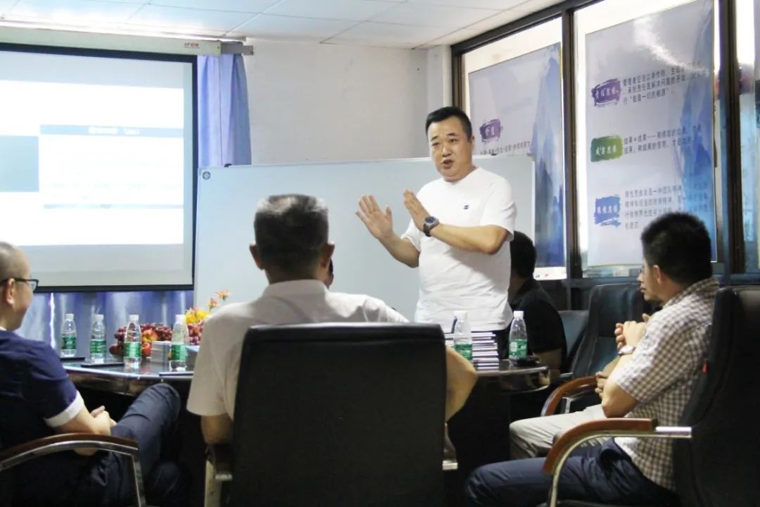 【賽思達(dá)烤箱】董事長參加《打造行業(yè)“1+1>2”聚合效應(yīng)》會(huì)議 【賽思達(dá)烤箱】董事長參加《打造行業(yè)“1+1>2”聚合效應(yīng)》會(huì)議