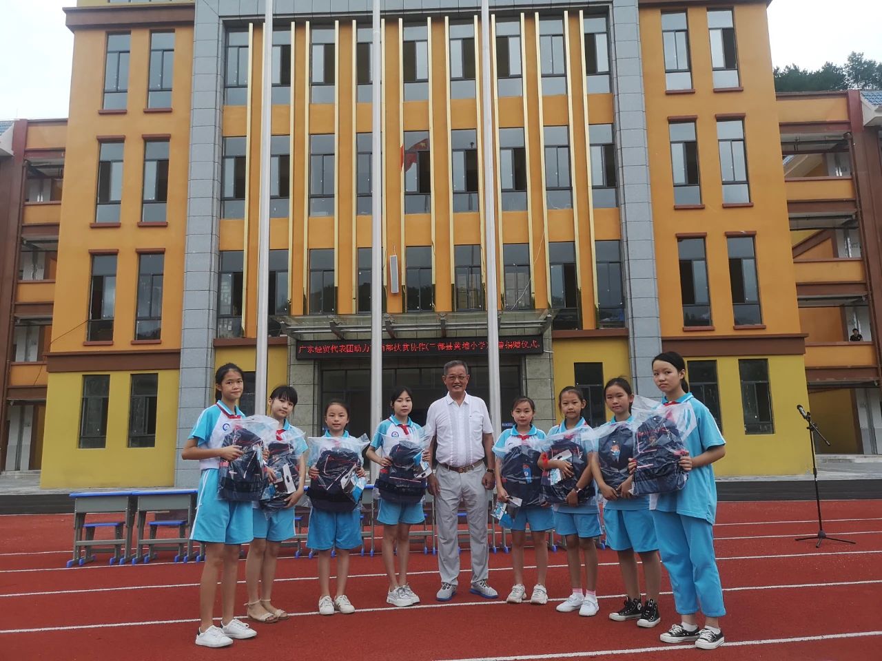 省酒協(xié)會長、賽思達董事長唐樹松先生赴貴州考察對接東西部扶貧協(xié)作工作